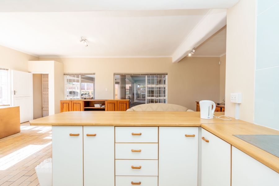 8 Bedroom Property for Sale in Middedorp Western Cape